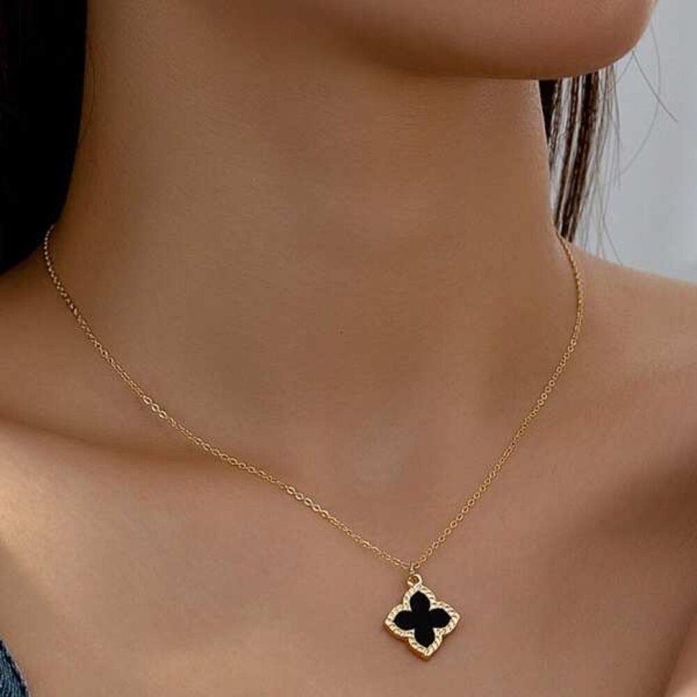 Stylish Four Leaf Pendant Necklace